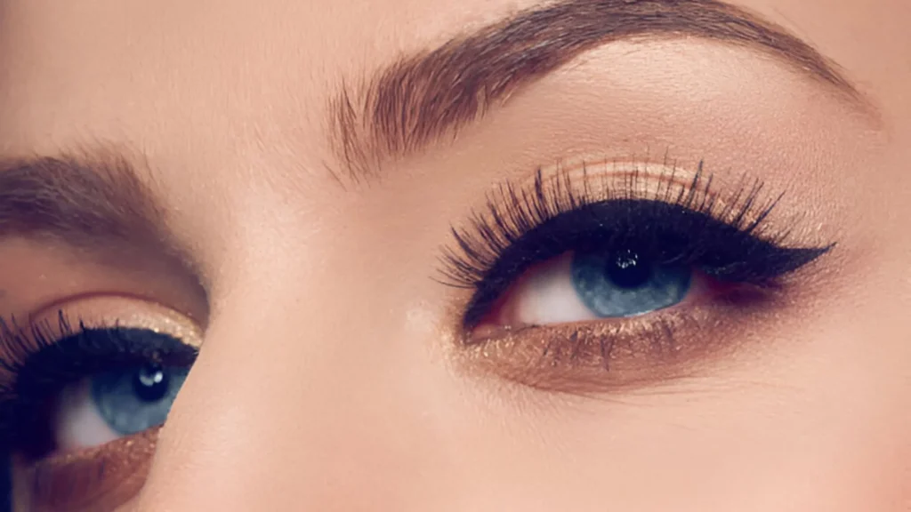 Thinking about getting eyelash extensions? 👁️ We’ve got the ultimate guide to help you decide! From...